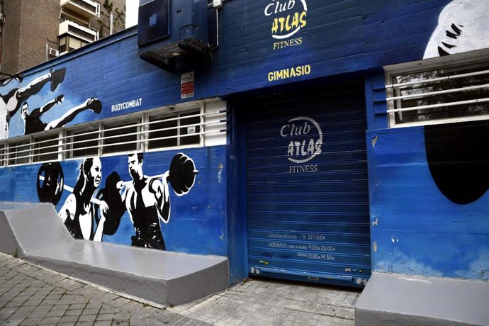 Un gimnasio cerrado  