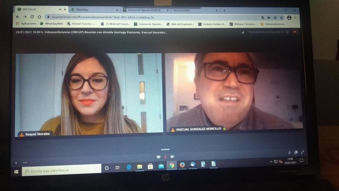 Encuentro telemático de la delegada de Turismo, Raquel Morales, y el alcalde de Santiago Pontones, Pascual González