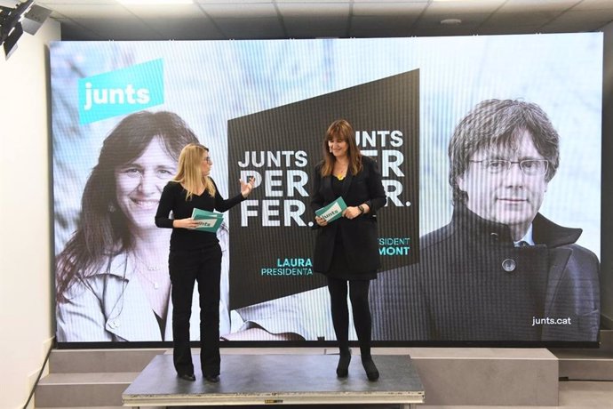 La candidata de JxCat a las elecciones, Laura Borrs, y la directora de la campaña, Elsa Artadi