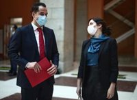 Ayuso cree que el principal problema de España es que "no hay vacunas" e insta al Gobierno a que busquen más