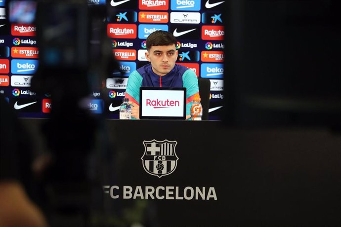 El jugador del FC Barcelona Pedri en rueda de prensa