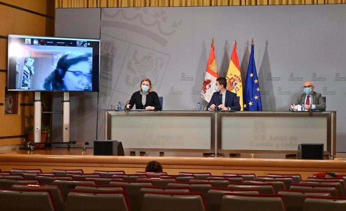 De izquierda a derecha, la consejera de Familia e Igualdad de Oportunidades, Isabel Blanco; el consejero de la Presidencia, Ángel Ibáñez; y el presidente de Cermi CyL, Juan Pérez, durante la rueda de prensa.