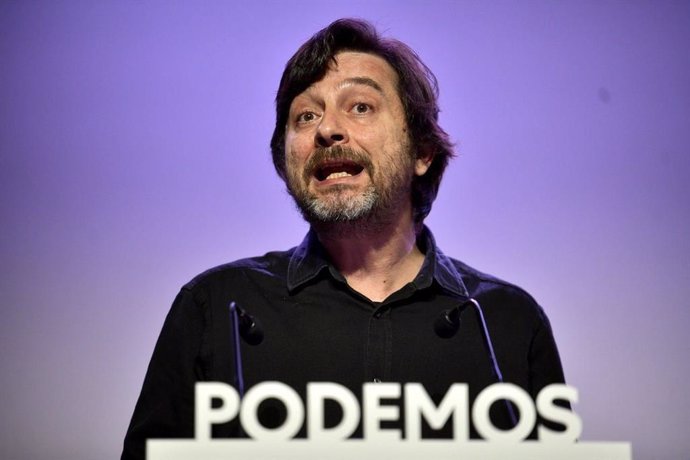 El portavoz de Podemos, Rafa Mayoral, durante una rueda de prensa en la sede nacional del partido.
