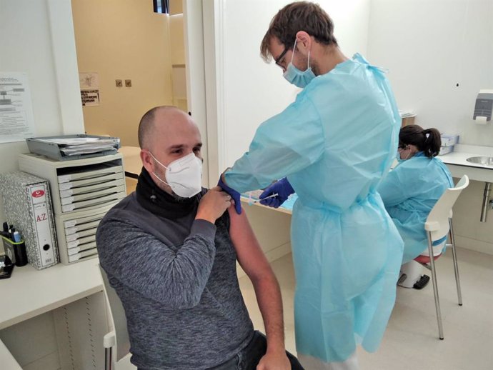 CCOO pide a la Consejería de Salud que vacune lo antes posible al personal de Faisem contra el Covid-19