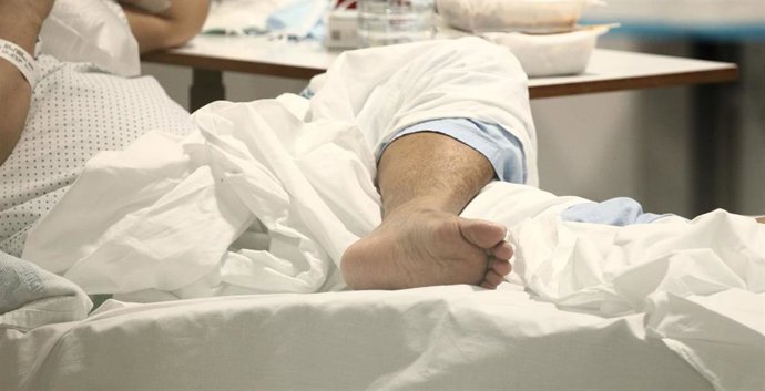 Pie de un enfermo en el Hospital de Emergencias Isabel Zendal, Madrid (España), a 20 de enero de 2021. El hospital, inaugurado el pasado 1 de diciembre, ha superado ya los 801 pacientes de COVID-19 y los ingresados en la Unidad de Cuidados Intensivos (U