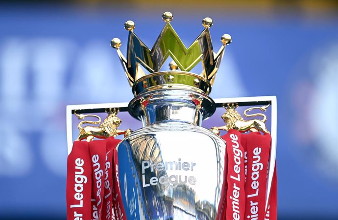20 September 2020, England, London: A general view of the Premier League trophy won by Liverpool last season prior to the start of the English Premier League soccer match between Chelsea and Liverpool at Stamford Bridge. Photo: Michael Regan/PA Wire/dpa