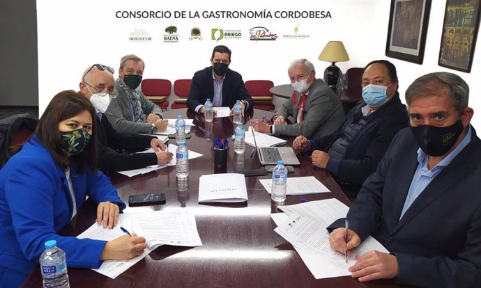 Firma del acuerdo para constituir el Consorcio de la Gastronomía Cordobesa, en una imagen de archivo.