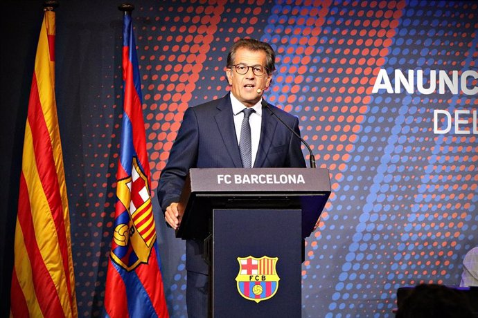 El precandidato a la presidencia del FC Barcelona Toni Freixa en acto de precampaña