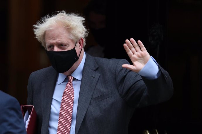 30 September 2020, England, London: UK Prime Minister Boris Johnson wearing a face mask leaves 10 Downing Street to attend Prime Minister's Questions, at the Houses of Parliament. Photo: Yui Mok/PA Wire/dpa