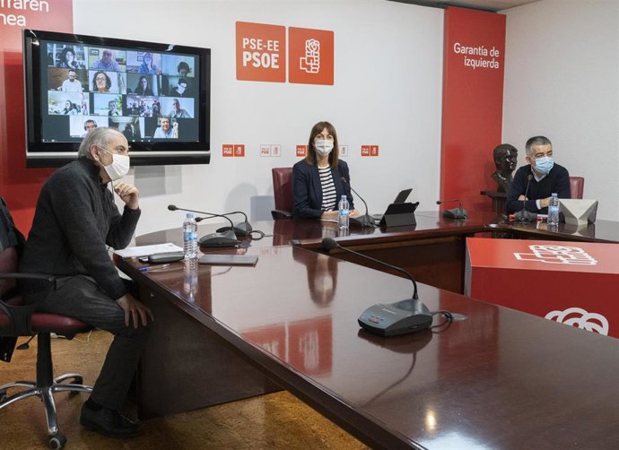 La secretaria general y vicelehendakari, Idoia Mendia, junto a Iñaki Arriola y Miguel Ángel Morales, en la Comisión Ejecutiva de Euskadi, que ha reunido a la mayoría de sus integrantes de forma telemática