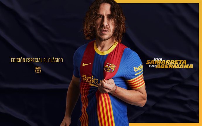 El exjugador del FC Barcelona Carles Puyol presenta la camiseta especial para el Clásico de la temporada 2020/21, que aúna los colores del club y de la 'senyera' de Catalunya