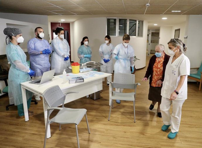 Primeras vacunas de Pfizer aplicadas en Asturias contra el COVID-19