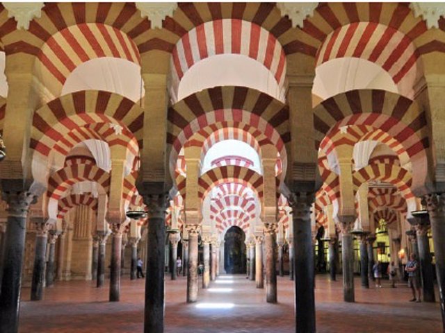 Córdoba se ha impuesto a Toledo, Santiago de Compostela y Ávila como ciudad más bonita de España
