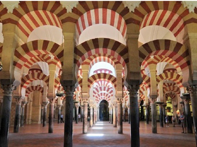 Córdoba se ha impuesto a Toledo, Santiago de Compostela y Ávila como ciudad más bonita de España