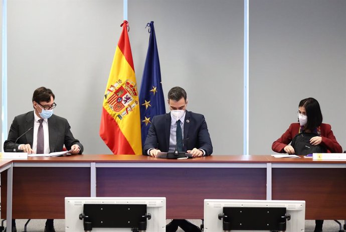 (E-D) El ministre de Sanitat, Salvador Illa, el president del Govern espanyol, Pedro Sánchez i la ministra de Política Territorial i Funció Pública, Carolina Darias el 25 de gener del 2021.