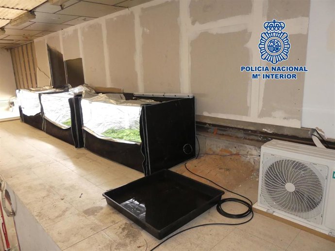 Nota De Prensa: "La Policía Nacional Lanza Dos Operaciones Contra El Cultivo Ilegal De Marihuana En El Polígono Industrial De Toledo" (Con Imágenes)