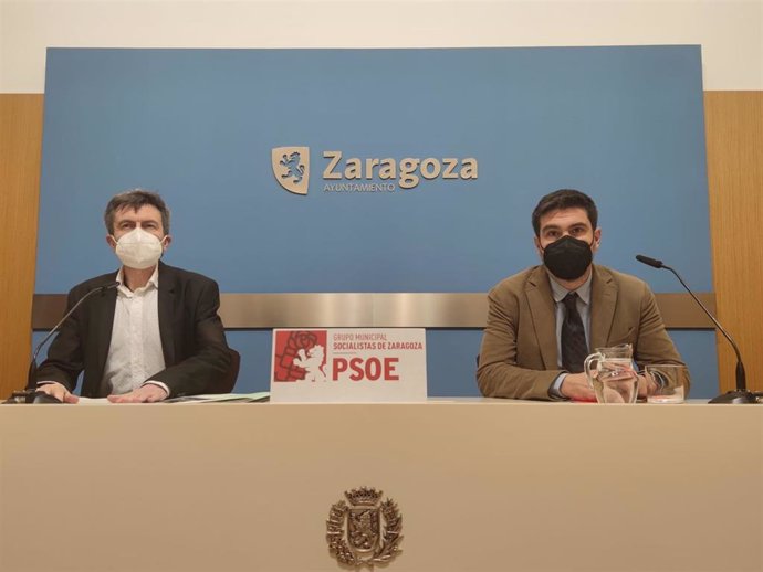 Los concejales del grupo municipal del PSOE, Horacio Royo, y Antonio Barrachina,
