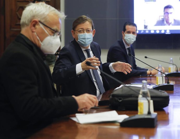 (I-D) El alcalde de Valencia, Joan Ribó, el presidente de la Generalitat, Ximo Puig y el alcalde de Elche, Carlos González