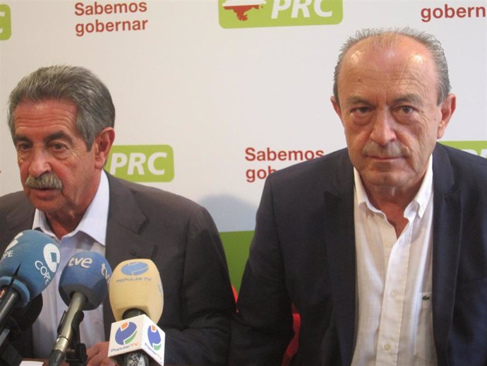 El presidente de Cantabria, Miguel Ángel Revilla, y Javier López Marcano (PRC), nuevo consejero de Industria, Turismo, Innovación, Transporte y Comercio. Foto de archivo.