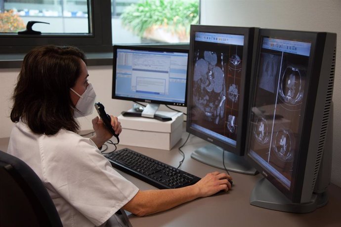 Un sistema de reconocimiento de voz agiliza la redacción de informes médicos en el Hospital Clínico San Cecilio de Granada