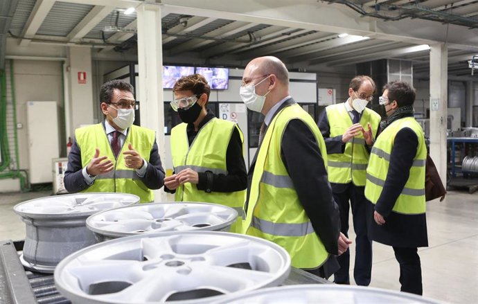 La presidenta Chivite visita la empresa MAPSA