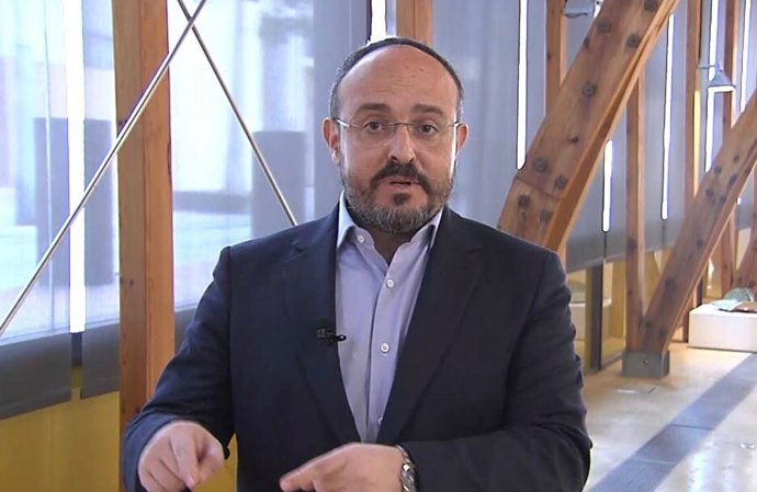 El candidato del PP a la Presidencia de la Generalitat, Alejandro Fernández
