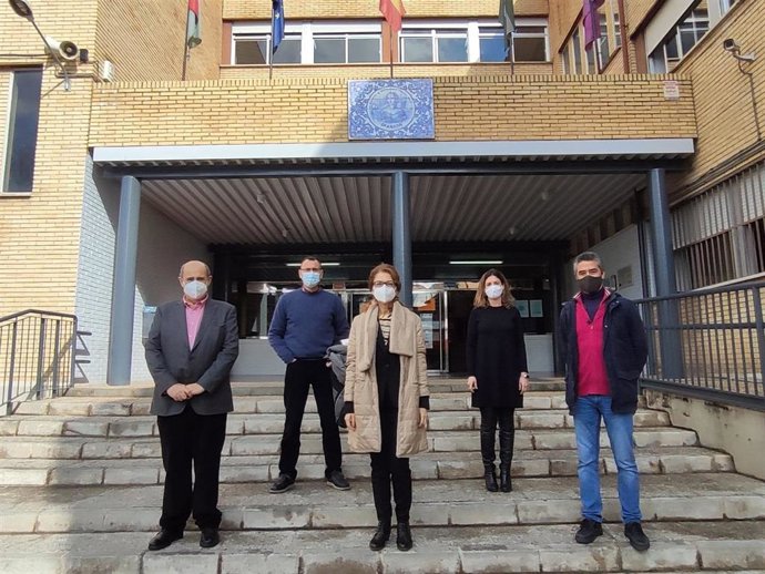 La delegada de Educación de la Junta en Granada, Ana Berrocal, visita el IES Mariana Pineda de Granada
