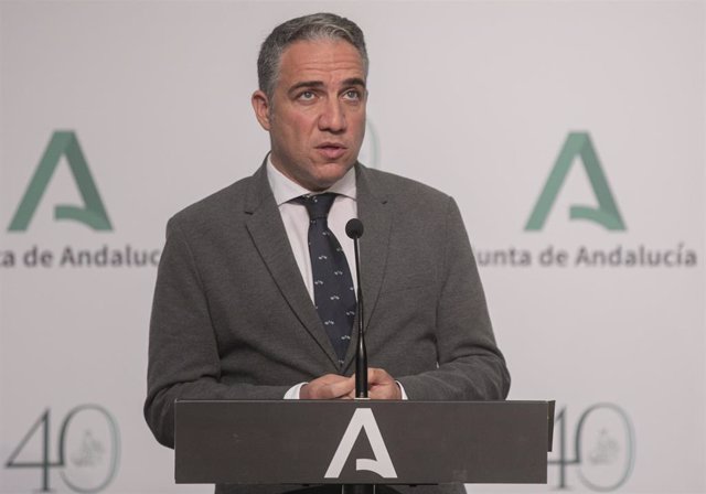 El consejero de la Presidencia, Administración Pública e Interior, Elías Bendodo, este martes durante la rueda de prensa posterior a la reunión del Consejo de Gobierno de la Junta de Andalucía. 