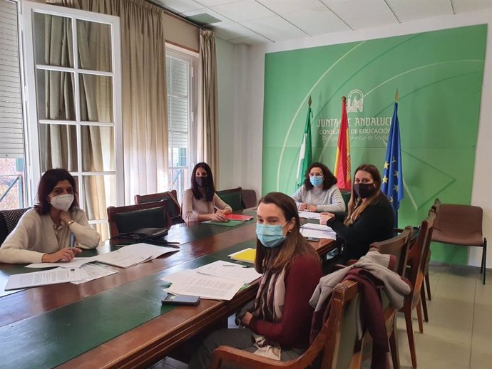 Eslava preside una sesión de la comisión contra el absentismo escolar