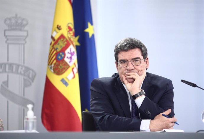 El ministro de Inclusión, Seguridad Social y Migraciones, José Luís Escrivá, durante una rueda de prensa posterior al Consejo de Ministros, en la Moncloa, Madrid, (España), a 26 de enero de 2021. 