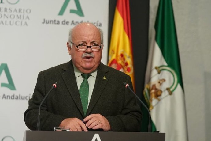 El consejero de Salud y Familias, Jesús Aguirre, en rueda de prensa posterior a la reunión del Consejo de Gobierno