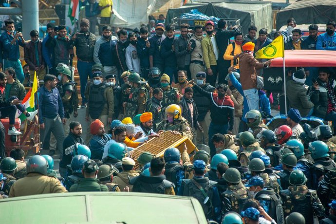 Disturbios en Nueva Delhi durante una nueva protesta de trabajadores agrarios.