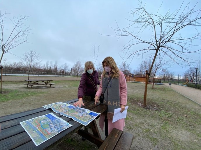 La edil de Mantenimiento de Granada, Eva Martín, en el parque Tico Medina