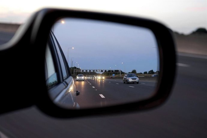 Imagen de un retrovisor.