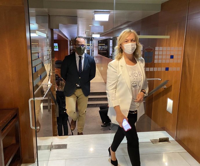 Los diputados de Vox en la Junta General del Principado, Ignacio Blanco y Sara Álvarez Rouco.