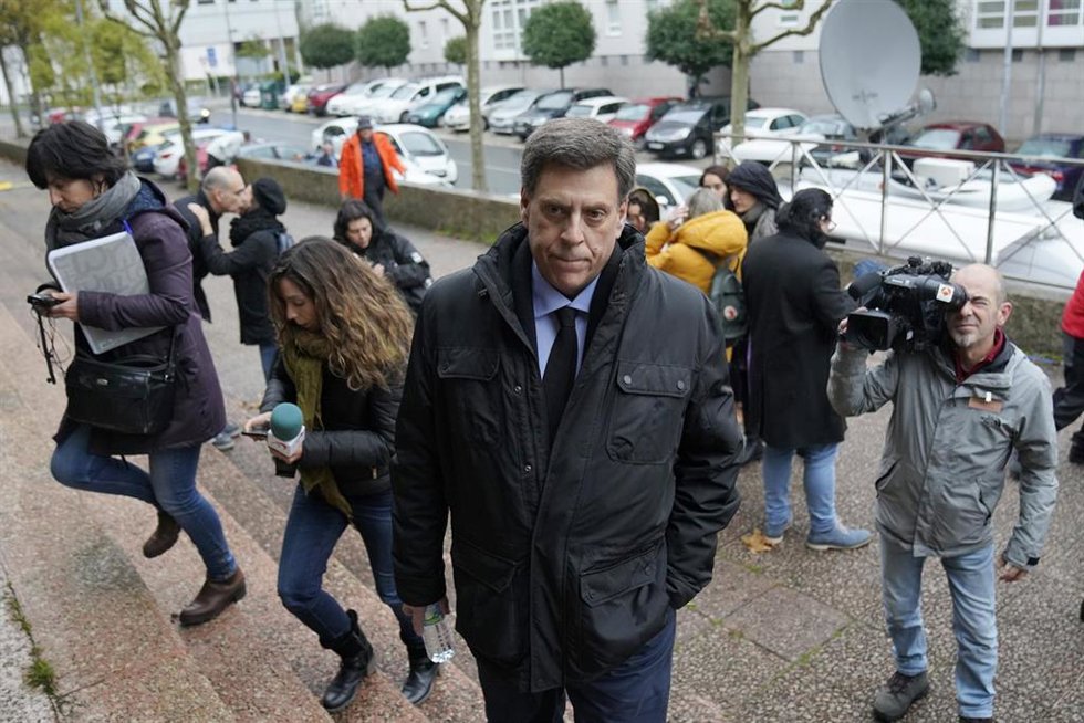 El padre de Diana Quer, Juan Carlos Quer, a su llegada a los juzgados el día que comenzó el juicio contra 'El Chicle'