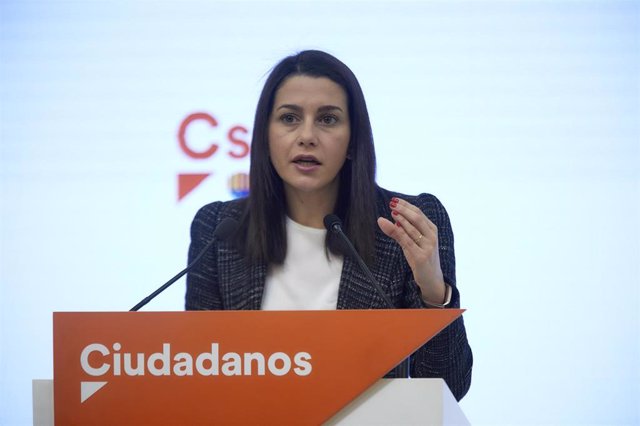 La presidenta de Ciudadanos, Inés Arrimadas, durante una rueda de prensa en la sede del partido en Madrid.