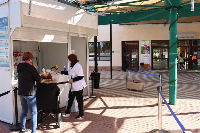 Acceso al Hospital de Poniente de El Ejido (Almería)