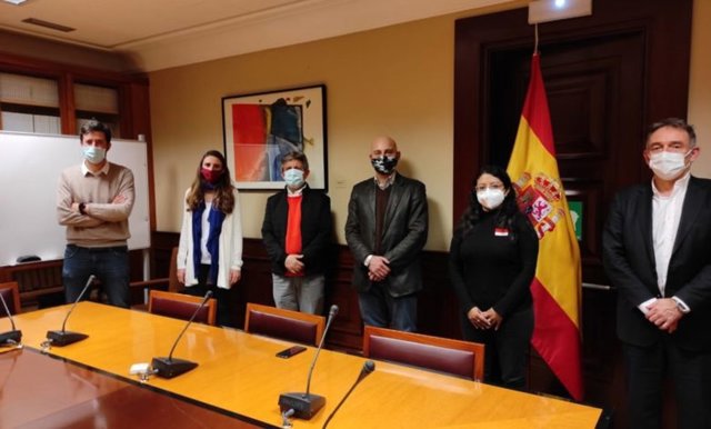 Reunión de Unidas Podemos con los candidatos a la Asamblea Nacional ecuatoriana, Gustavo Mateus Acosta y Margarita Guerrero.