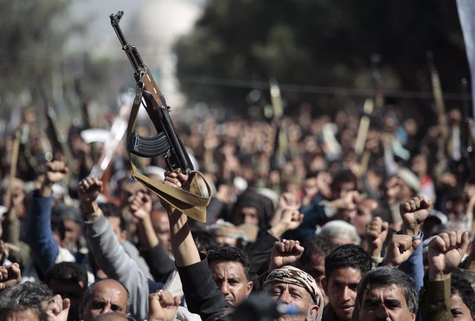 18 January 2021, Yemen, Sanaa: Houthi supporters take part in a protest in front of the USembassy in Sanaa against the United States over its decision to designate the Houthi rebels movement as a foreign terrorist organization. Photo: Hani Al-Ansi/dpa