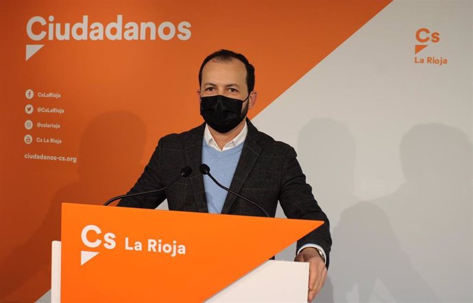 El coordinador de CS La  Rioja, Pablo Baena, en comparecencia de prensa