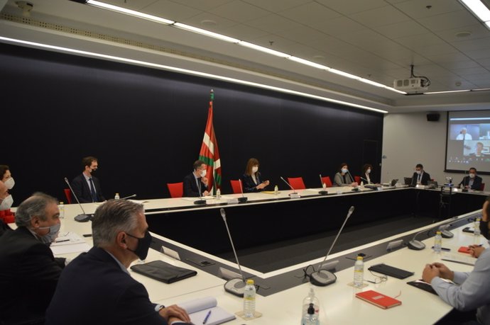 Mesa del Diálogo Social reunida en Vitoria