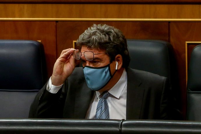 El ministro de Inclusión, Seguridad social y Migraciones, José Luis Escrivá, durante la segunda parte del pleno de Debate de totalidad del Proyecto de Ley de Presupuestos Generales del Estado para el año 2021, en el Congreso de los Diputados.