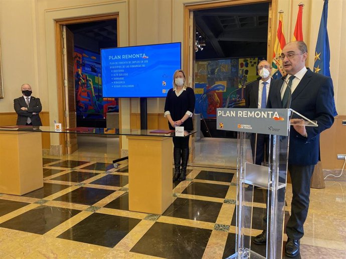 Javier Lambán ha presentado el Plan Remonta junto con la consejera de Economía, Marta Gastón.