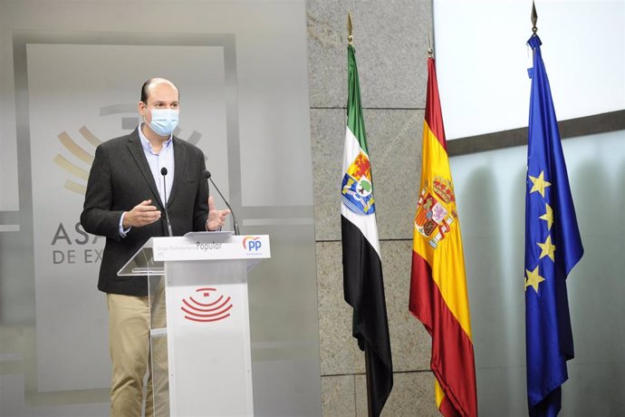 El portavoz adjunto del Grupo Parlamentario Popular en la Asamblea de Extremadura, Luis Alfonso Hernández Carrón