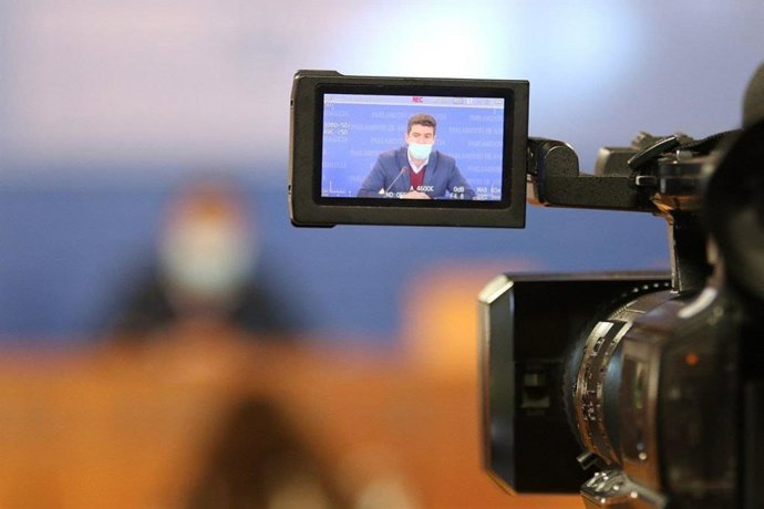 El portavoz parlamentario de Ciudadanos, Sergio Romero, en rueda de prensa.