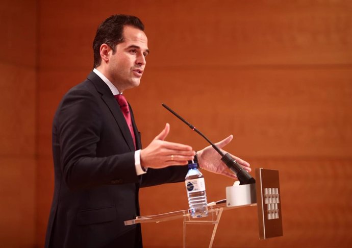 El vicepresidente de la Comunidad de Madrid, Ignacio Aguado durante la rueda de prensa convocada posterior al Consejo de Gobierno de la Comunidad de Madrid celebrada en la Real Casa de Correos, Madrid, (España), a 27 de enero de 2021. 