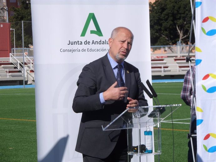 El consejero de Educación y Deportes de la Junta de Andalucía, Javier Imbroda