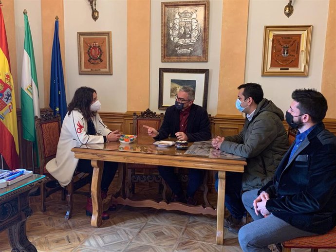 Reunión de la secretaria general del PP-A, Loles López, con el alcalde de Bailén