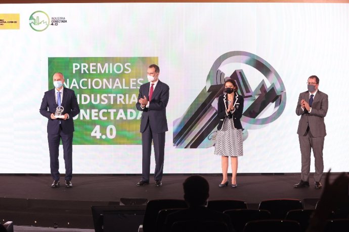 El Rey Felipe VI y la ministra de Industria, Comercio y Turismo, Reyes Maroto, durante sus intervenciones en la segunda edición los Premios Nacionales de la Industria Conectada 4.0.